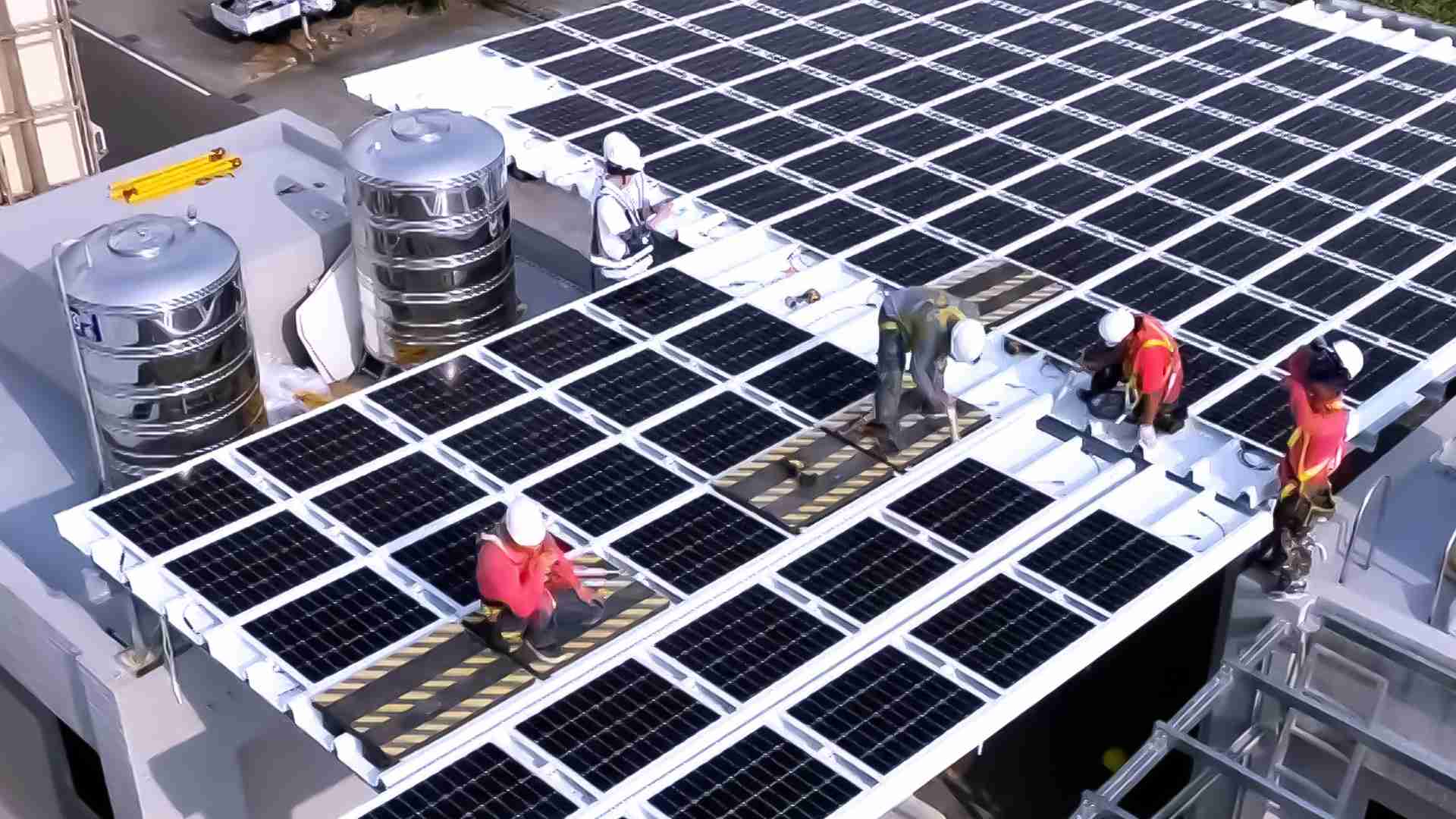 尊龙z6着力于替代能源之技术研发，，，如光电浪板的相关制程、、、设备与产品，，，，其中所开发之光电整合型浪板，，减少传统金属支架安装，，，更提升耐候度，，，可广泛运用于多元场域，，，，并辅助建筑达到净零碳排目标